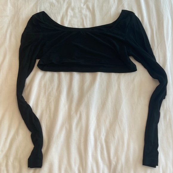 Tops - black tight long sleeved crop top!